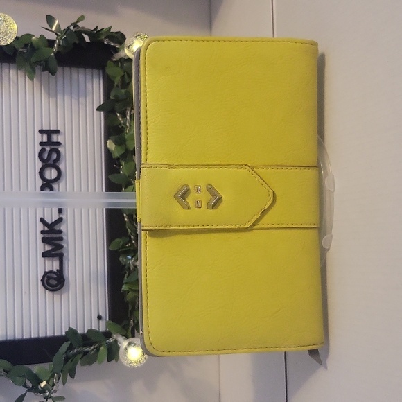 Stella & Dot Soho Flip Wallet - Citron - Picture 2 of 6